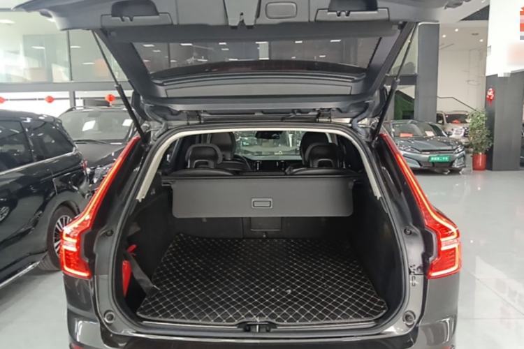 Used Volvo XC60 2019 T4 Zhiyi Edition China VI Trunk