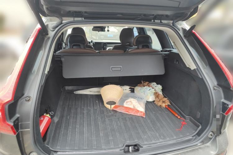 Used Volvo XC60 2019 T5 4x4 Smart Edition China VI Standard Trunk