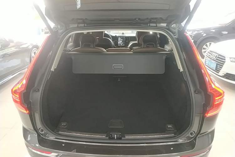 Used Volvo XC60 2019 T5 4x4 Zhiya Luxury Edition China VI Standard Trunk