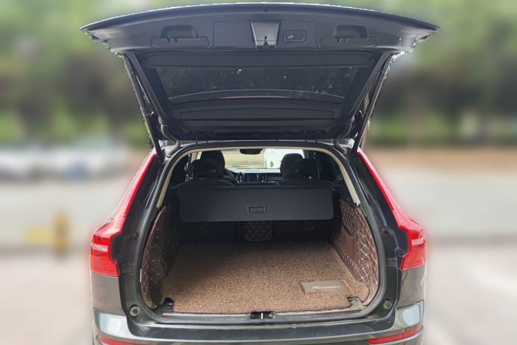Used Volvo XC60 2019 T5 4x4 Smart Edition China V Standard Trunk