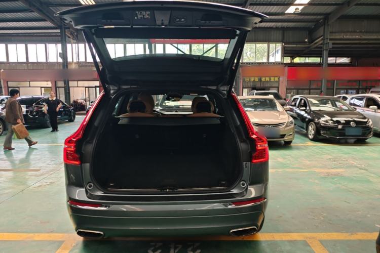 Used Volvo XC60 2019 T5 4x4 Zhiya Luxury Edition China VI Standard Trunk