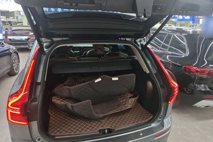 Used Volvo XC60 2019 T5 4x4 Smart Edition China V Standard Trunk
