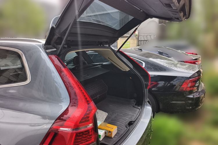 Used Volvo XC60 2019 T5 4x4 Smart Edition China VI Standard Trunk