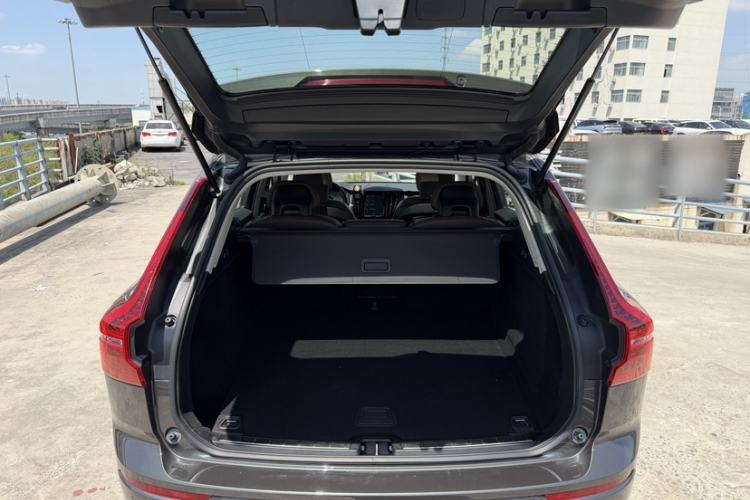 Used Volvo XC60 2019 T5 4x4 Smart Edition China VI Standard Trunk