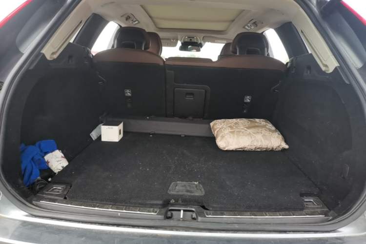 Used Volvo XC60 2019 T5 4x4 Smart Edition China V Standard Trunk