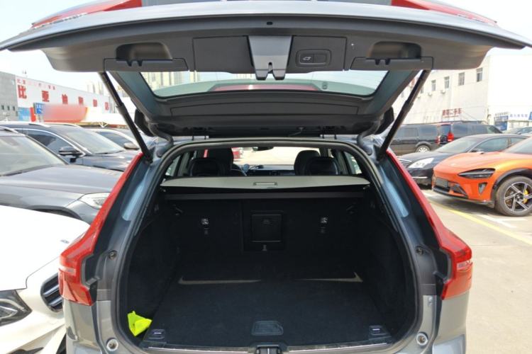 Used Volvo XC60 2019 T5 4x4 Zhiyuan Sport Edition China V Standard Trunk