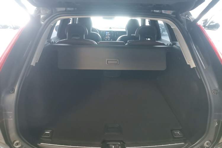 Used Volvo XC60 2019 T5 4x4 Smart Edition China V Standard Trunk