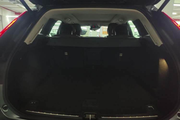 Used Volvo XC60 2019 T5 4x4 Zhiyuan Edition China VI Standard Trunk