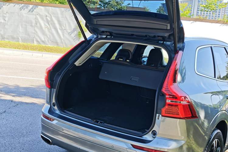 Used Volvo XC60 2019 T5 4x4 Zhiyuan Edition China VI Standard Trunk