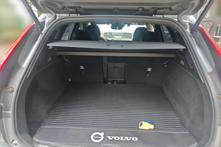 Used Volvo XC60 2019 T5 4x4 Zhiyuan Sport Edition China V Standard Trunk