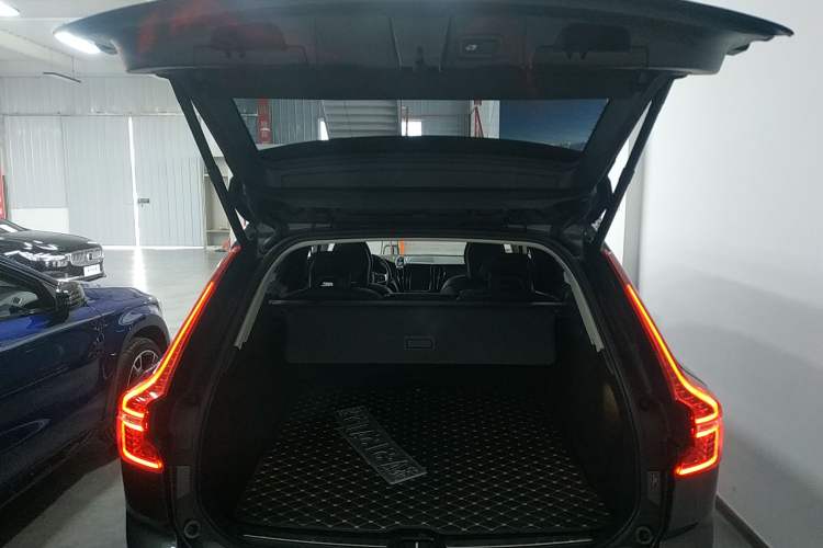 Used Volvo XC60 2019 T5 4x4 Zhiyuan Edition China VI Standard Trunk