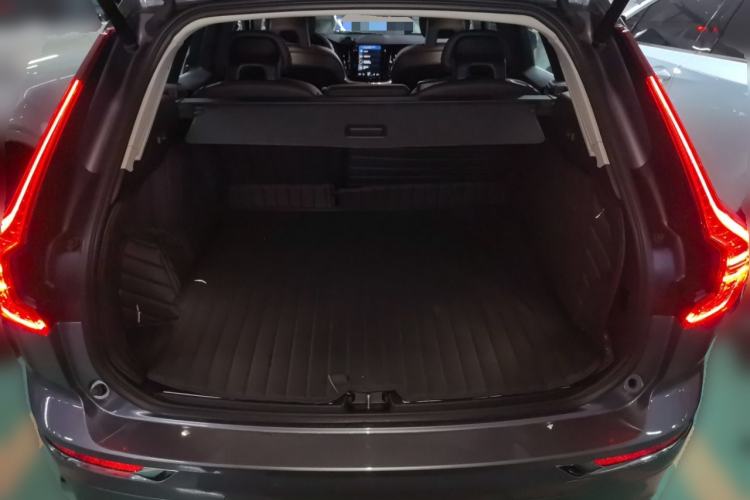 Used Volvo XC60 2019 T5 4x4 Zhiya Luxury Edition China V Standard Trunk