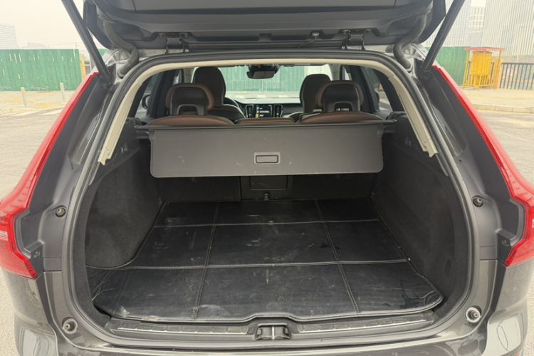Used Volvo XC60 2019 T5 4x4 Smart Edition China V Standard Trunk