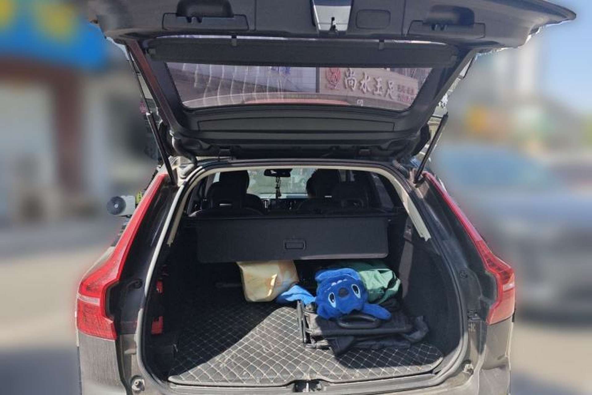 Used Volvo XC60 2019 T4 Zhiyi Edition China V Standard Trunk