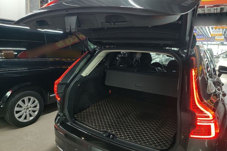 Used Volvo XC60 2019 T5 4x4 Smart Edition China VI Standard Trunk