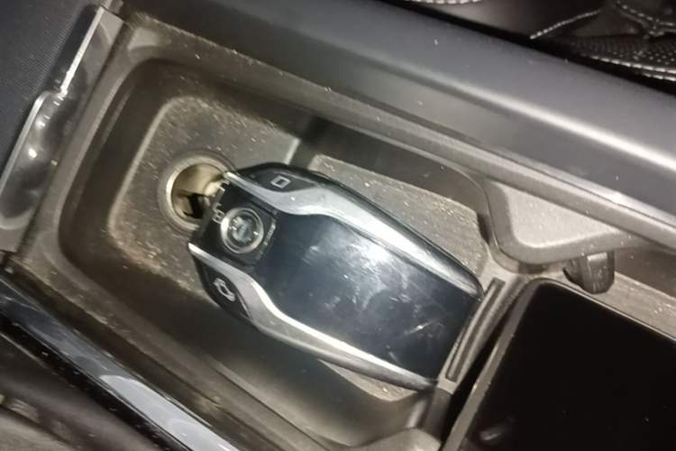 Used Volvo XC60 2019 T5 4x4 Zhiyuan Sport Edition China V Standard Vehicle Key