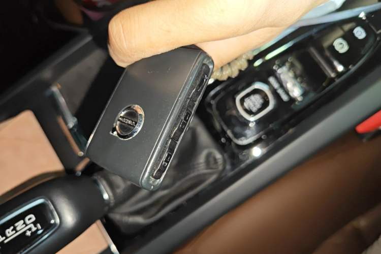 Used Volvo XC60 2019 T5 4x4 Smart Edition China V Standard Vehicle Key