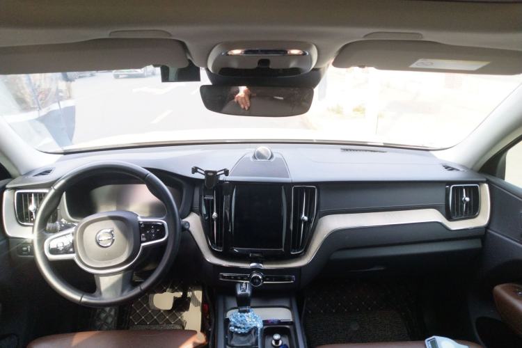 Used Volvo XC60 2019 T5 4x4 Zhiya Luxury Edition China V Standard Center Console