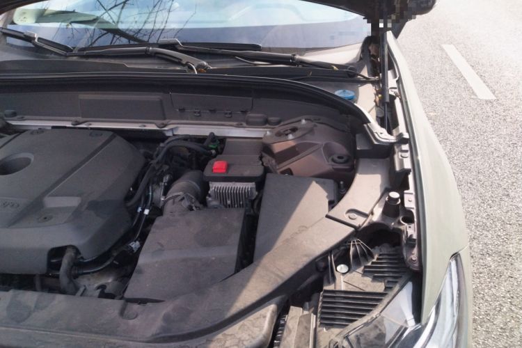 Used Volvo XC60 2019 T5 4x4 Zhiya Luxury Edition China V Standard Engine Bay Left
