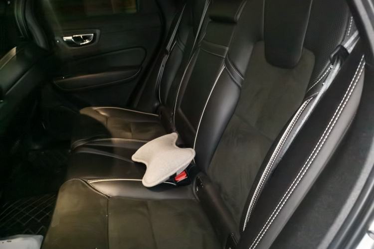 Used Volvo XC60 2019 T5 4x4 Smart & Dynamic Sport Edition China VI Standard Left Rear Seat