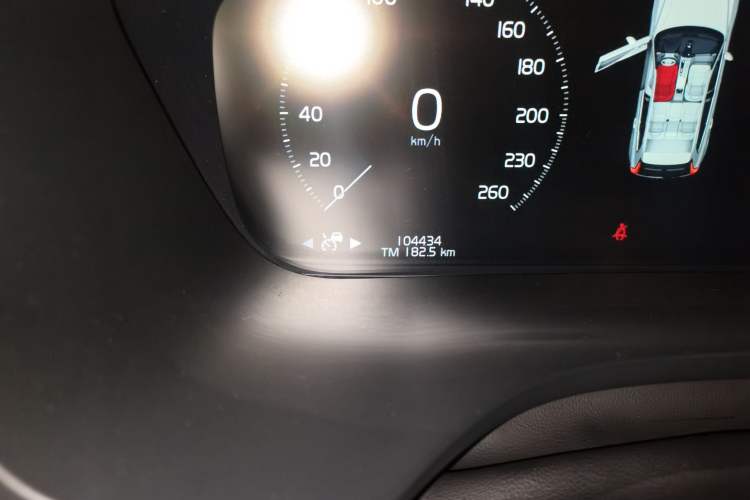 Used Volvo XC60 2019 T5 4x4 Smart & Dynamic Sport Edition China VI Standard Odometer Close Up