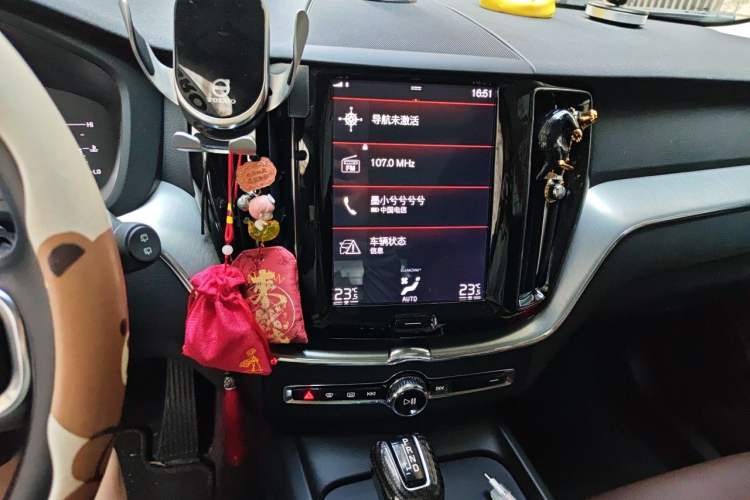 Used Volvo XC60 2019 T5 4x4 Smart Edition China VI Standard Audio And AC Panel