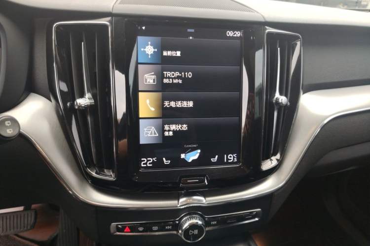 Used Volvo XC60 2019 T5 4x4 Smart Edition China V Standard Audio And AC Panel