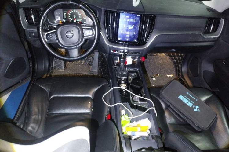 Used Volvo XC60 2019 T5 4x4 Smart Edition China VI Standard Audio And AC Panel