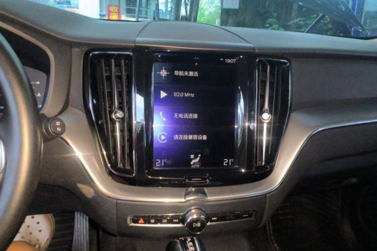 Used Volvo XC60 2019 T5 4x4 Smart Edition China VI Standard Audio And AC Panel