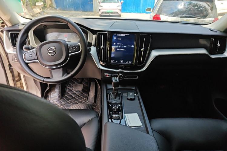 Used Volvo XC60 2019 T5 4x4 Zhiyuan Edition China VI Standard Center Console