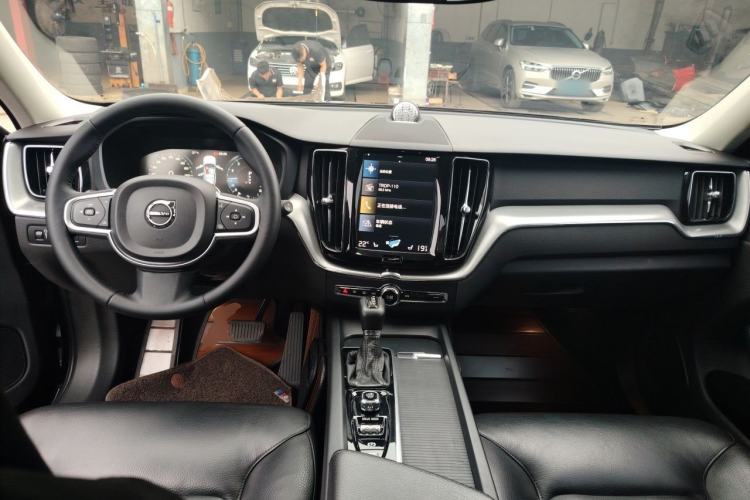 Used Volvo XC60 2019 T5 4x4 Smart Edition China V Standard Center Console