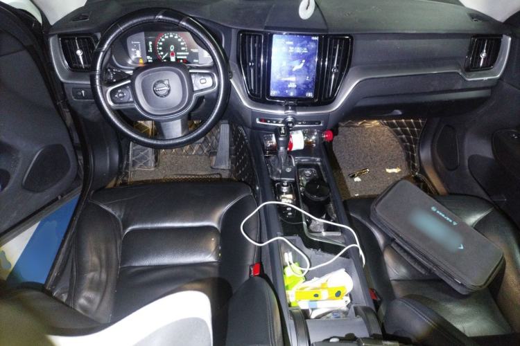 Used Volvo XC60 2019 T5 4x4 Smart Edition China VI Standard Center Console