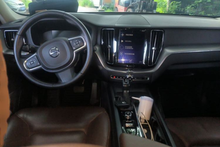 Used Volvo XC60 2019 T5 4x4 Smart Edition China VI Standard Center Console
