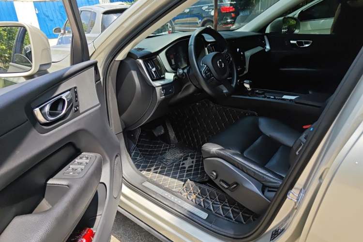 Used Volvo XC60 2019 T5 4x4 Zhiyuan Edition China VI Standard Driver Seat