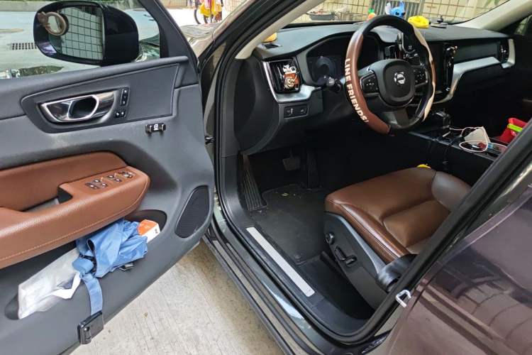 Used Volvo XC60 2019 T5 4x4 Smart Edition China VI Standard Driver Seat