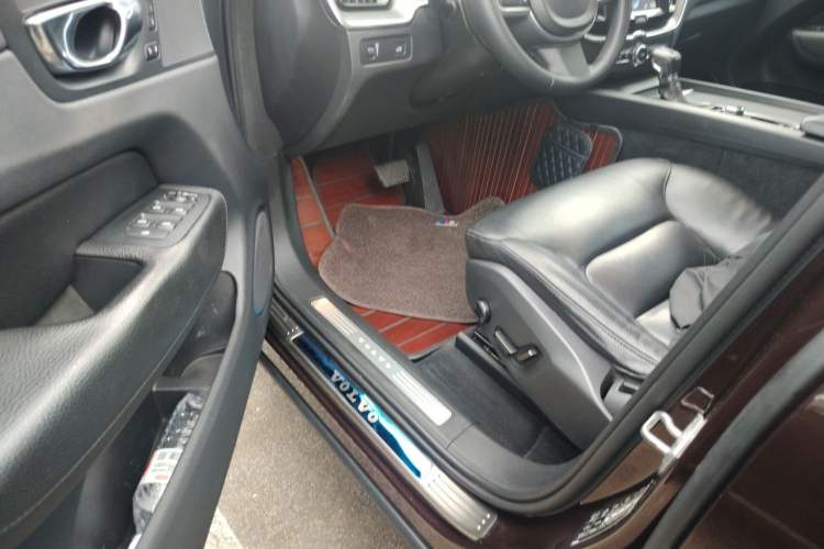 Used Volvo XC60 2019 T5 4x4 Smart Edition China V Standard Driver Seat