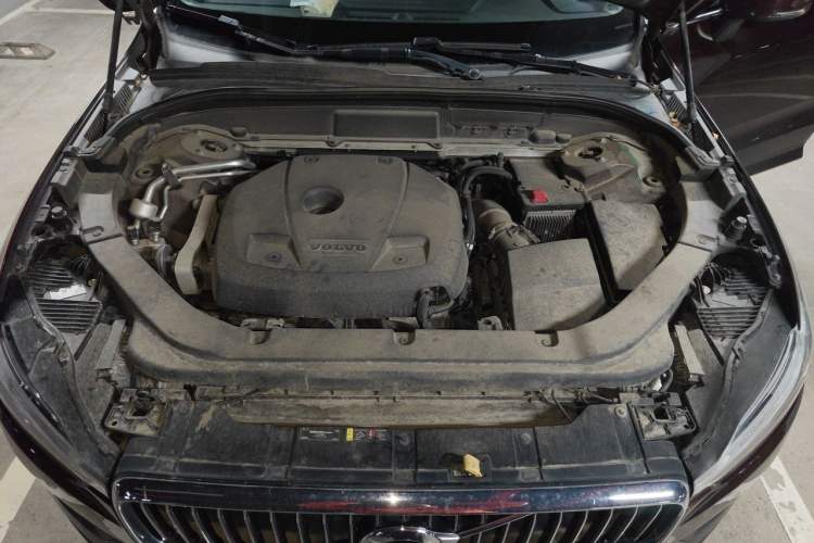 Used Volvo XC60 2019 T5 4x4 Smart Edition China V Standard Engine Bay