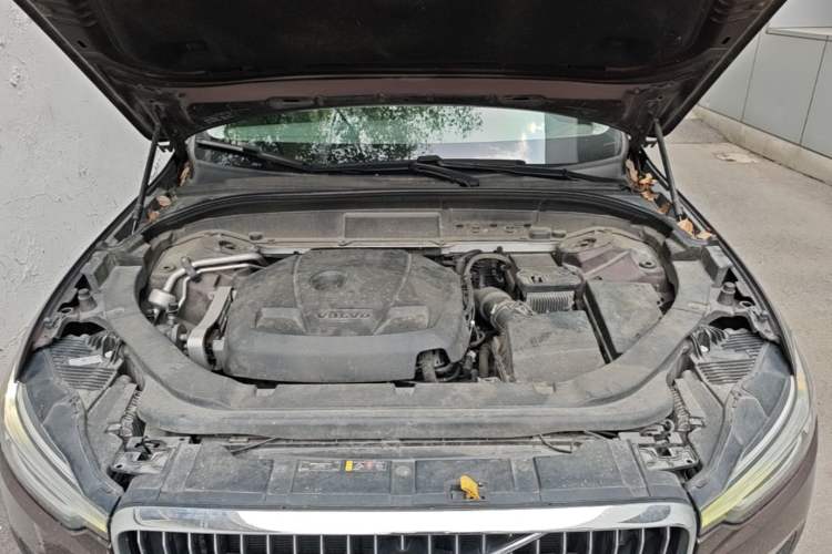 Used Volvo XC60 2019 T5 4x4 Smart Edition China V Standard Engine Bay