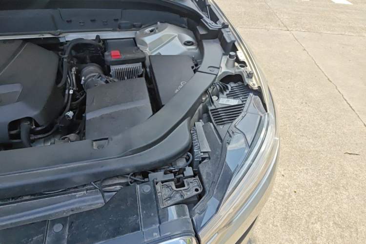 Used Volvo XC60 2019 T5 4x4 Zhiyuan Edition China VI Standard Engine Bay Left