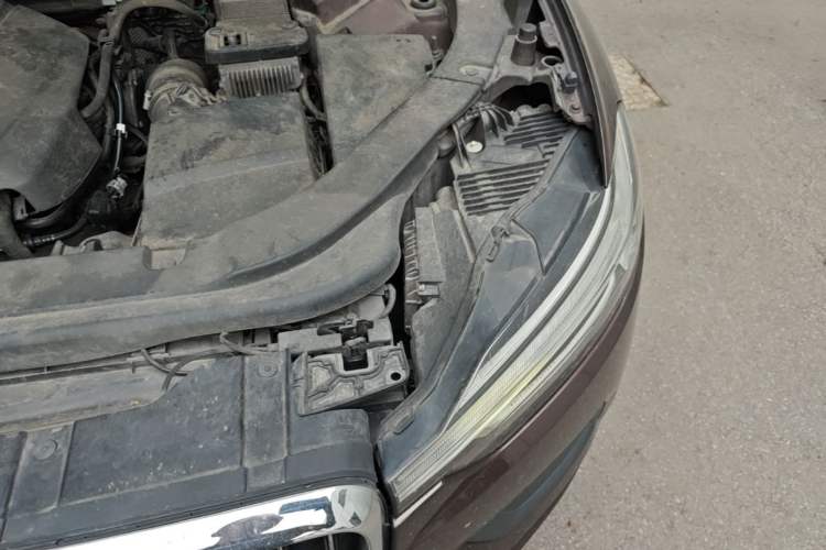 Used Volvo XC60 2019 T5 4x4 Smart Edition China V Standard Engine Bay Left