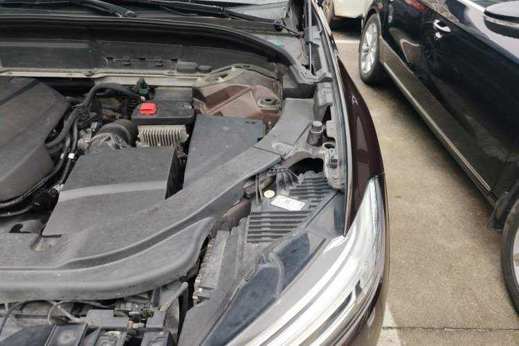 Used Volvo XC60 2019 T5 4x4 Smart Edition China V Standard Engine Bay Left