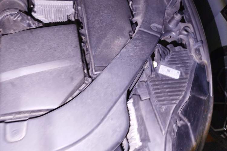 Used Volvo XC60 2019 T5 4x4 Smart Edition China VI Standard Engine Bay Left