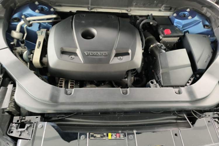 Used Volvo XC60 2019 T5 4x4 Smart & Dynamic Sport Edition China VI Standard Engine Bay