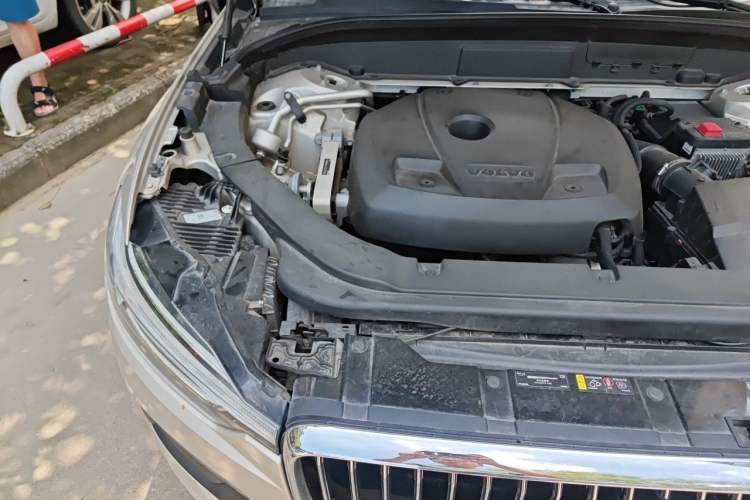 Used Volvo XC60 2019 T5 4x4 Zhiyuan Edition China VI Standard Engine Bay Right