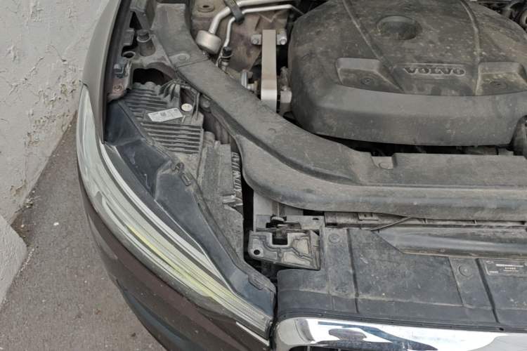 Used Volvo XC60 2019 T5 4x4 Smart Edition China V Standard Engine Bay Right