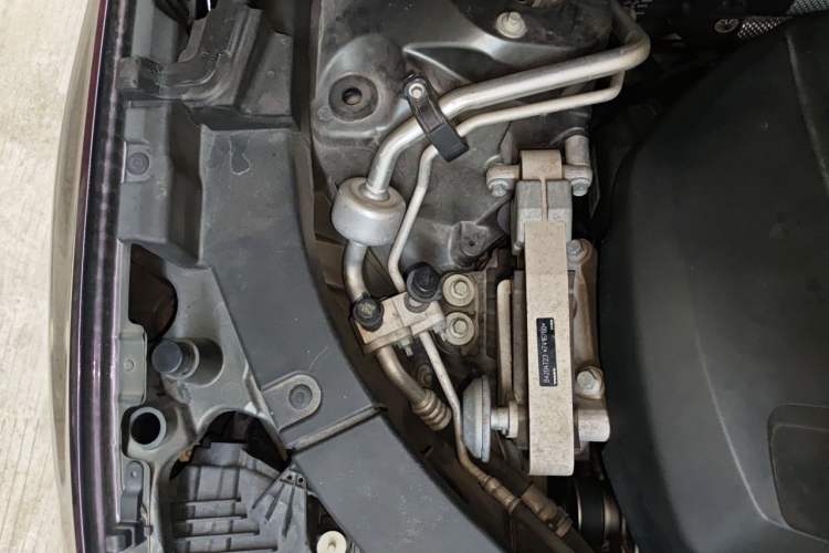 Used Volvo XC60 2019 T5 4x4 Smart Edition China VI Standard Engine Bay Right