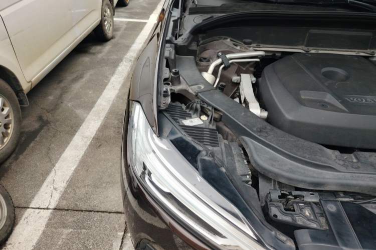 Used Volvo XC60 2019 T5 4x4 Smart Edition China V Standard Engine Bay Right