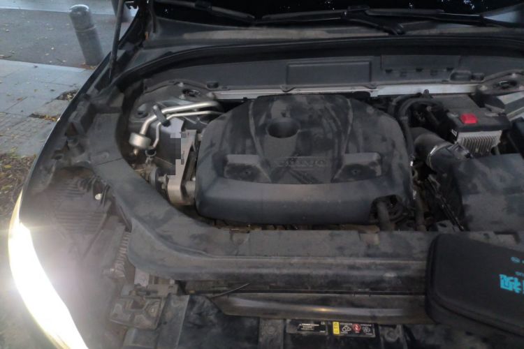 Used Volvo XC60 2019 T5 4x4 Smart Edition China VI Standard Engine Bay Right