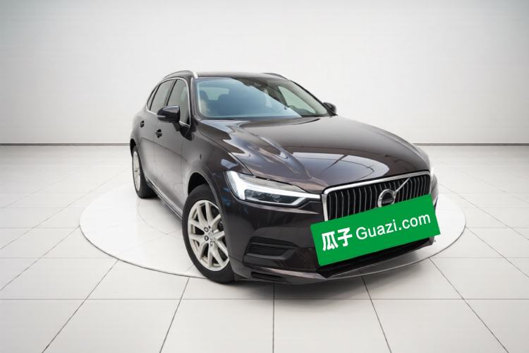 Used Volvo XC60 2019 T5 4x4 Smart Edition China V Standard Front Right 45 Deg