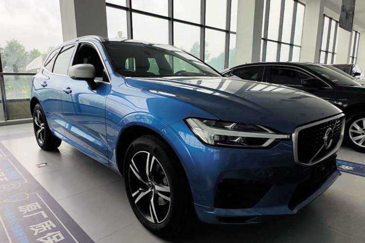 Used Volvo XC60 2019 T5 4x4 Smart & Dynamic Sport Edition China VI Standard Front Right 45 Deg